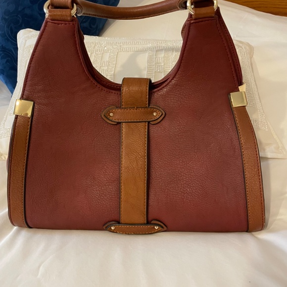 Handbag with detachable shoulder strap. Nice and Roomy, like new! - Picture 7 of 7